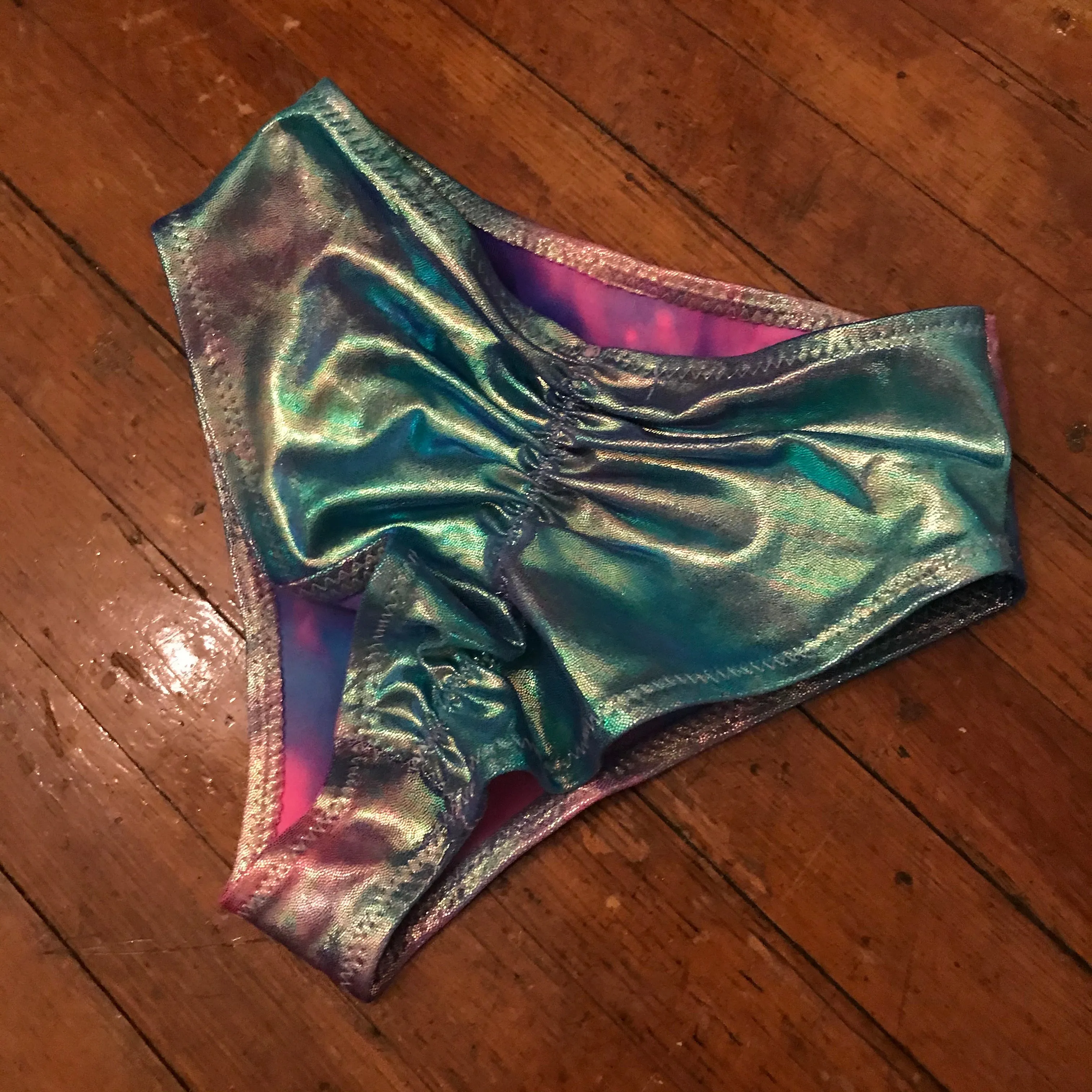 Periwinkle Prism Scrunch Bottoms - S
